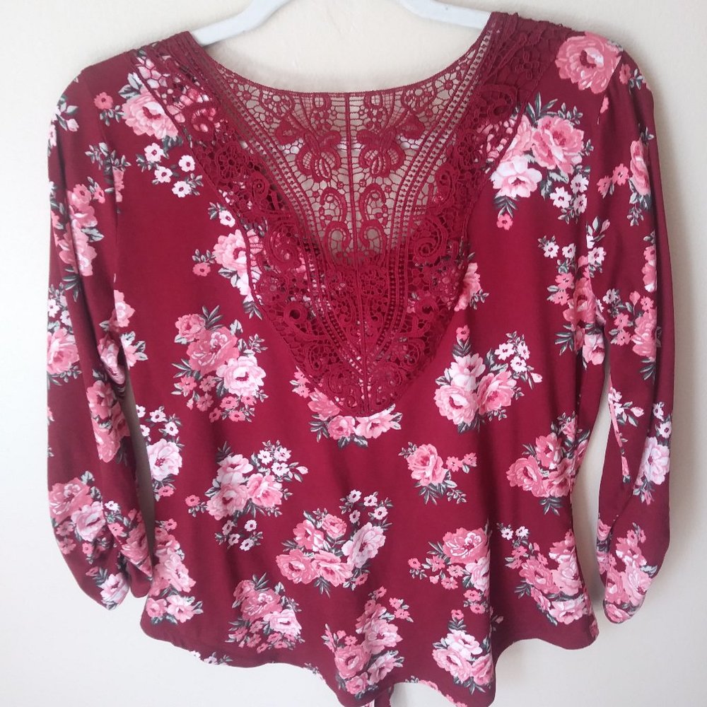 Floral Top - Picture 2 of 3